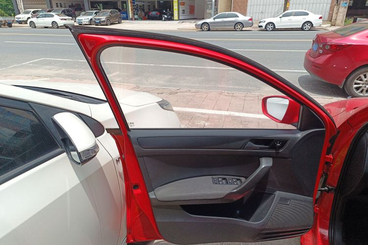 Skoda Rapid Spaceback 2015 car image #17