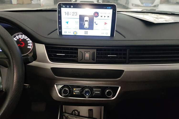 T5 2023 car image #17
