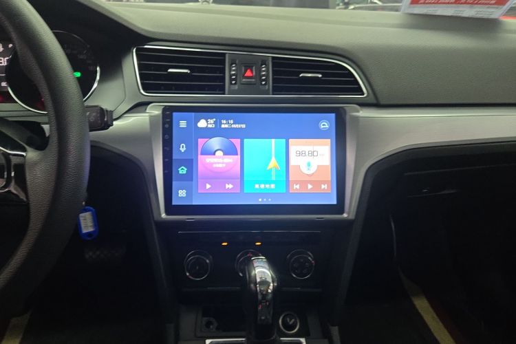 Volkswagen Lamando 2018 immagine di auto #17