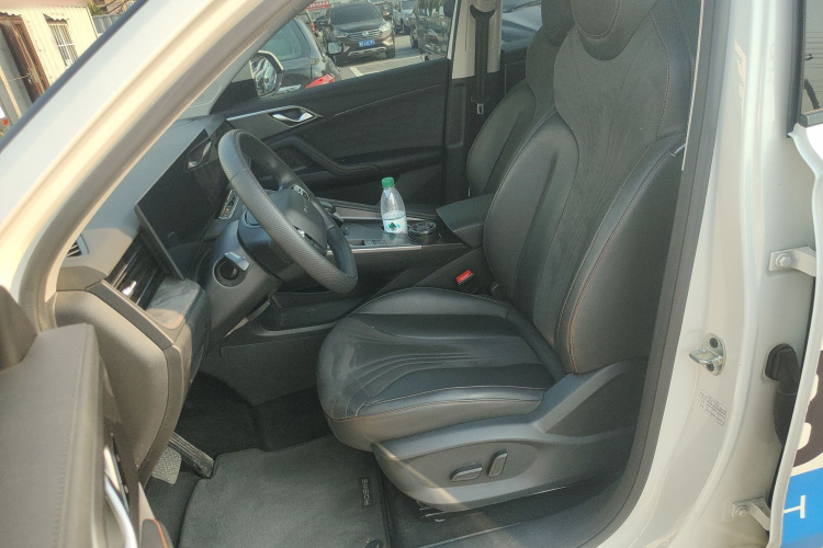 Roewe D5X DMH 2024 car image #17