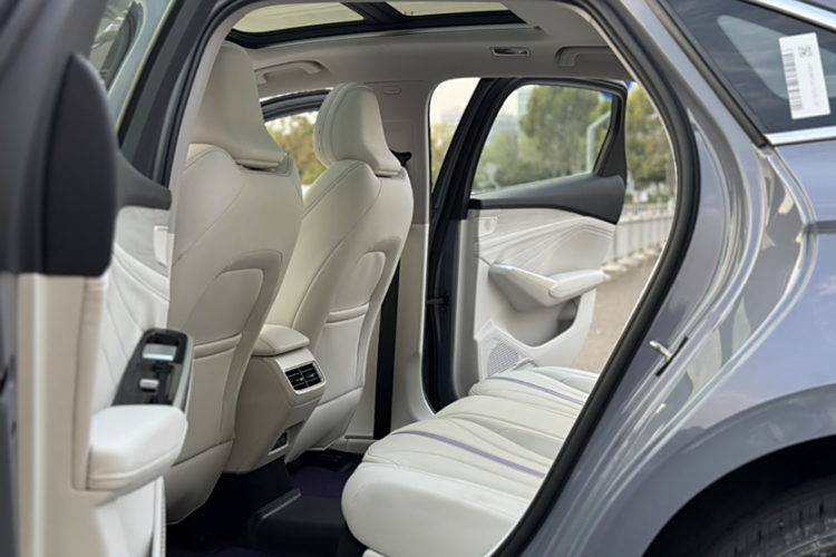 GEELY PrefaceL 2023 car image #17