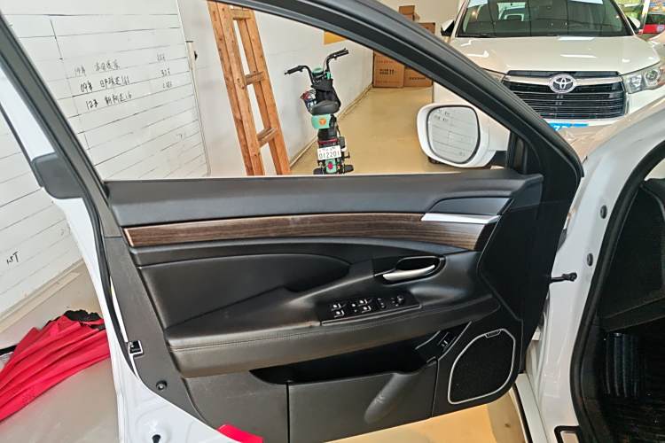 GEELY Ulion 2017 #17 GEELY Ulion 2017 immagine di auto #17