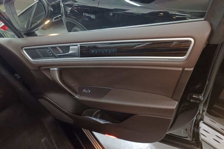 Volkswagen Touareg 2016 car image #17
