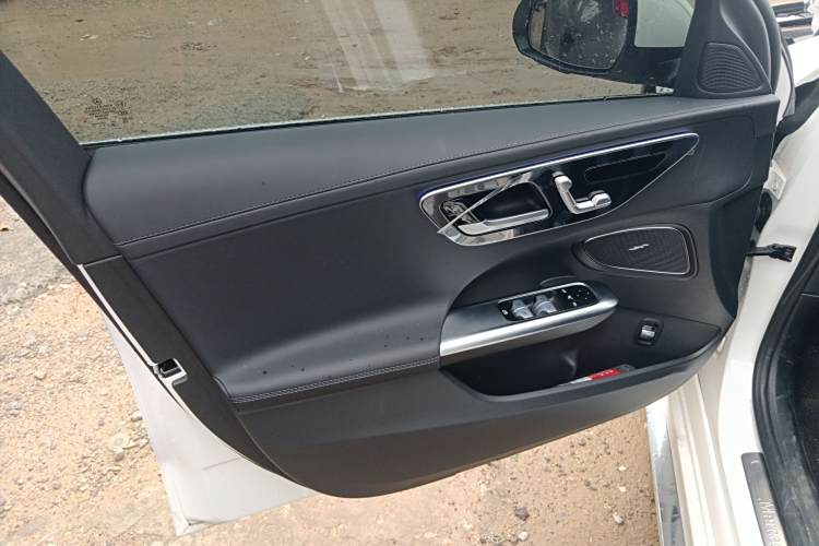 Mercedes-Benz C Class 2024 صورة سيارة #17