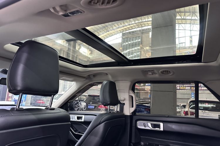 Ford Explorer 2021 immagine di auto #17