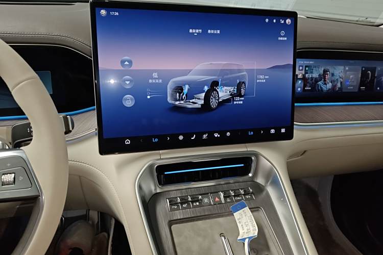 Denza N9 2025 #17 Denza N9 2025 car image #17