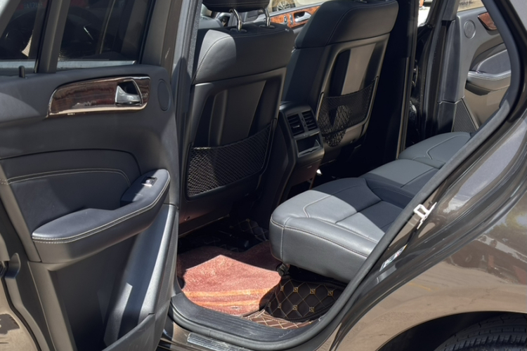 Mercedes-Benz M Class 2015 car image #17