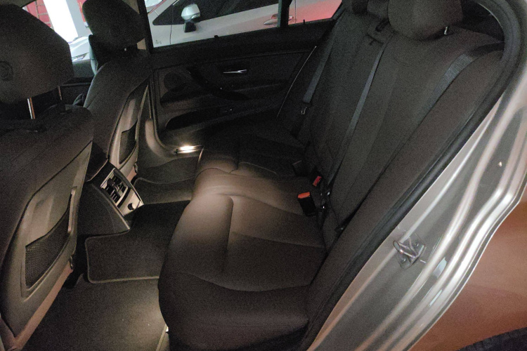 BMW 3 Series 2018 immagine di auto #17