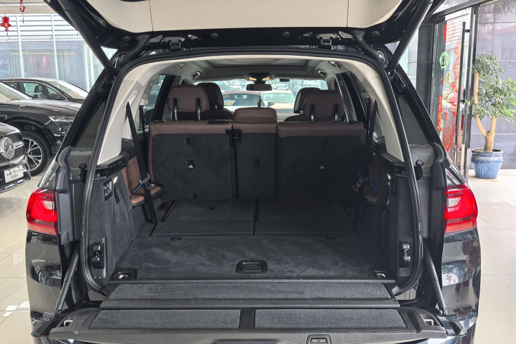 BMW X7 M60i 2022 #17 BMW X7 M60i 2022 car image #17