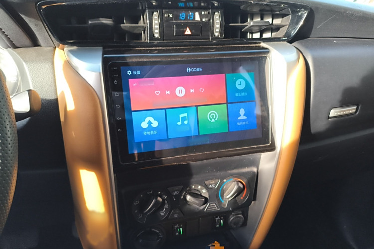 Toyota Fortuner 2017 immagine di auto #17