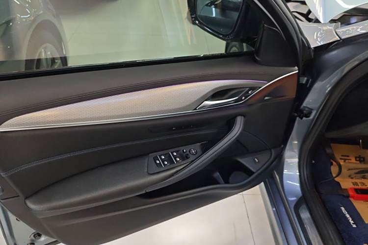 BMW 5 Series (Imported) 2018 #17 BMW 5 Series (Imported) 2018 car image #17