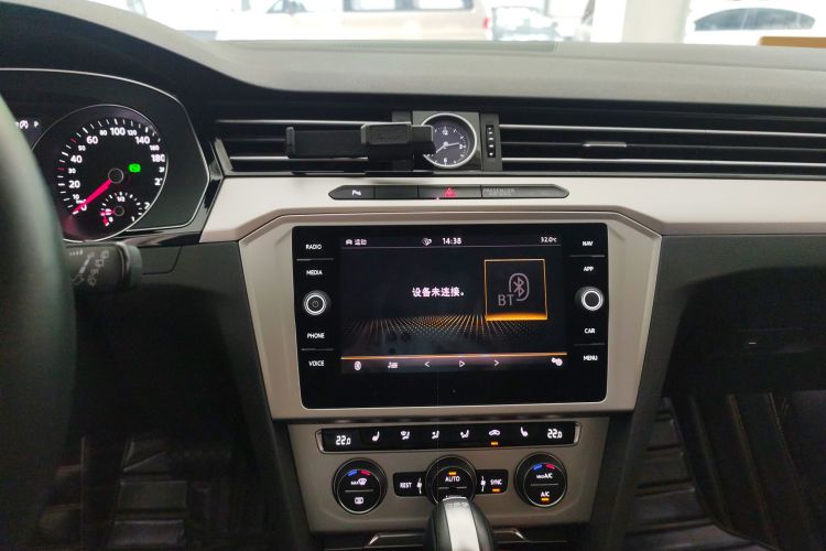 Volkswagen Passat Variant 2018 immagine di auto #17