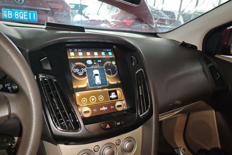 Ford Focus (Imported) 2014 #17 Ford Focus (Imported) 2014 صورة سيارة #17