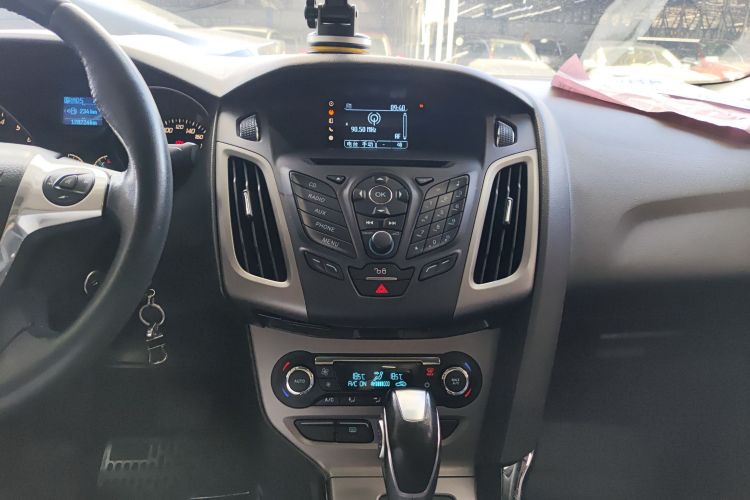 Ford Focus (Imported) 2014 car image #17