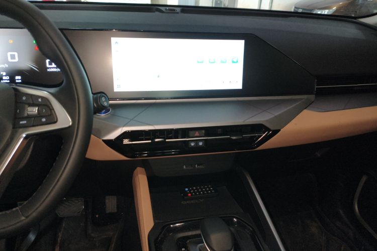 GEELY OkavangoPRO 2024 #17 GEELY OkavangoPRO 2024 car image #17