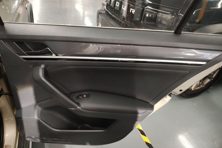 Volkswagen C-Trek 2018 immagine di auto #17