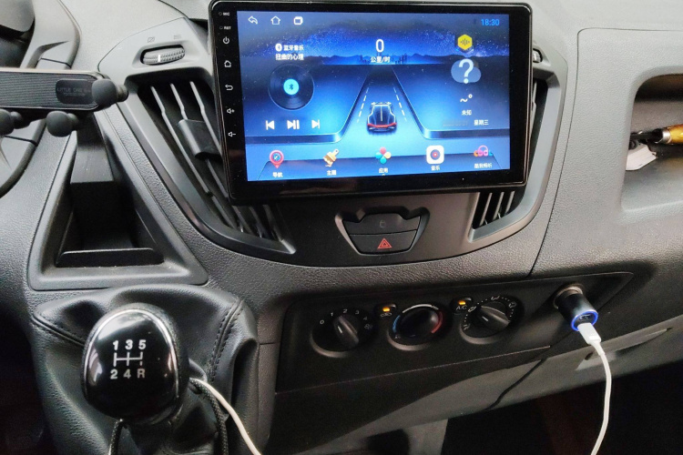 Ford Transit 2022 car image #17