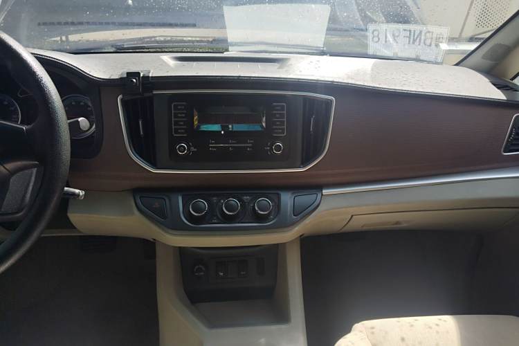 Forthing Lingzhi EV 2020 car image #17