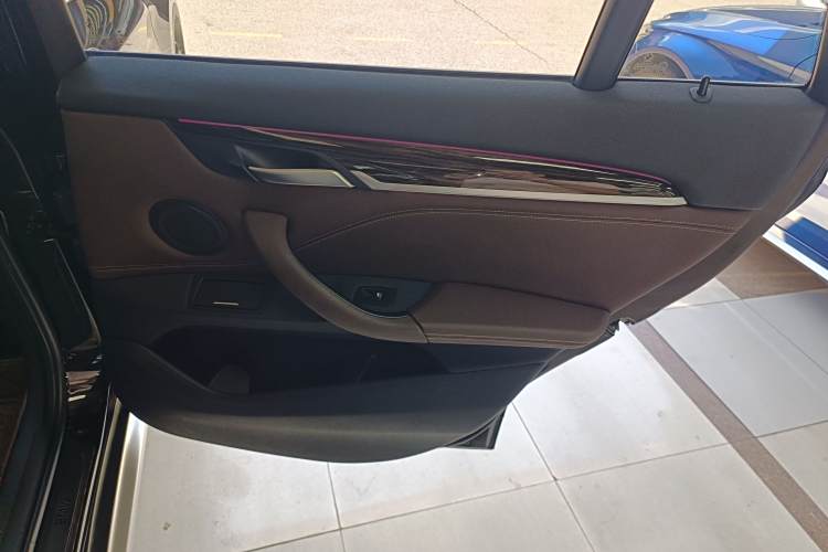 BMW X1 M35Li 2019 car image #17