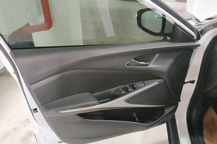 Chevrolet Charm 2023 car image #17