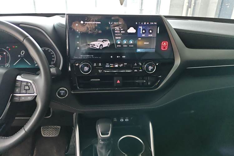 Toyota Highlander (Imported) 2024 car image #17