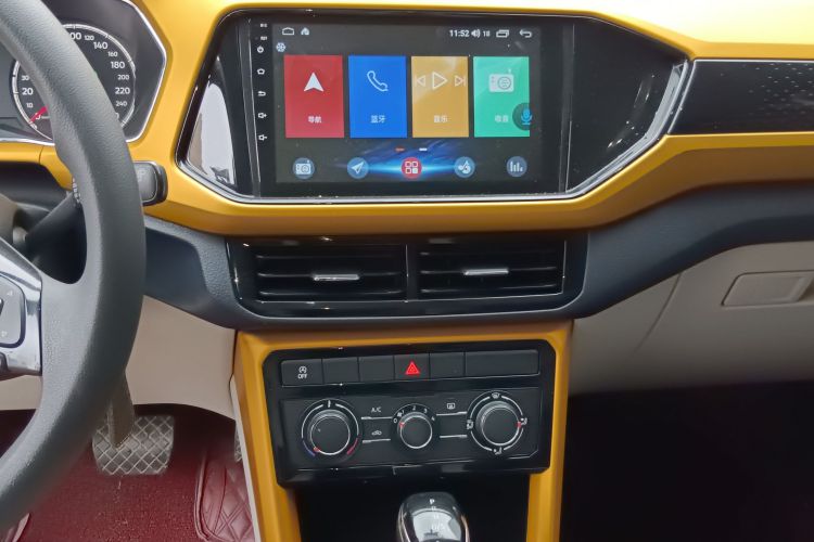 Volkswagen T-Cross 2020 car image #17