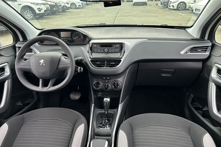 Peugeot 2008 2016 صورة سيارة #17
