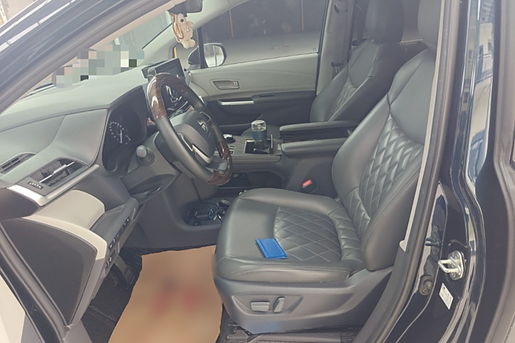 Toyota Granvia 2023 immagine di auto #17