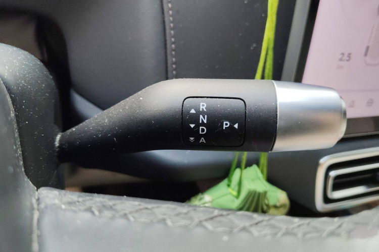 Li L8 2023 изображение автомобиля #17