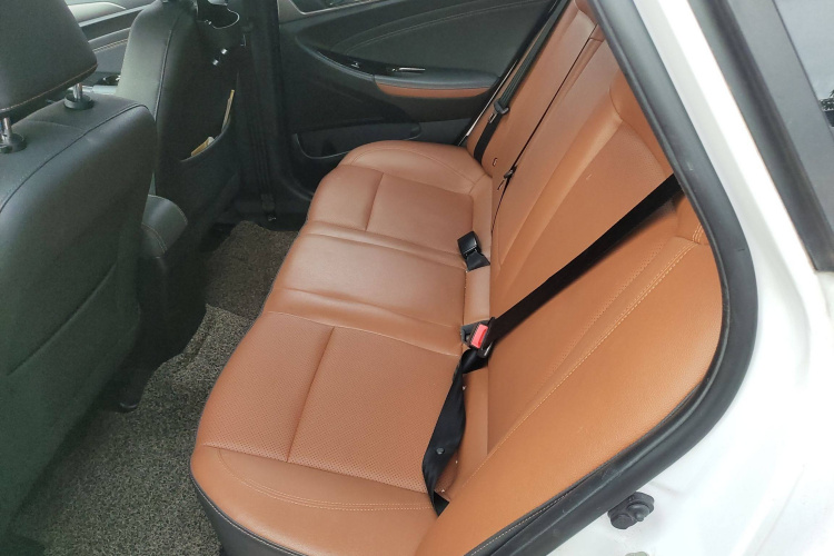 Changan Eado EV 2018 car image #17