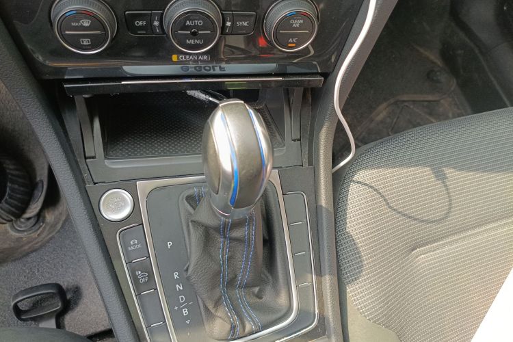 Volkswagen Golf Pure Electric 2020 image de voiture #17