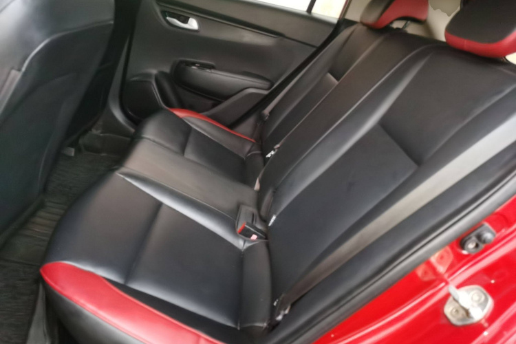 Kia Rio Cross 2019 صورة سيارة #17