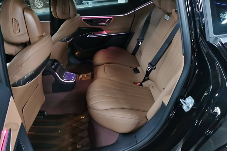 Mercedes-Benz E Class New Energy 2024 car image #17