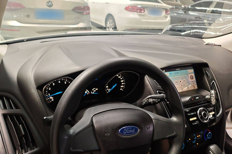 Ford Focus 2018 car image #17