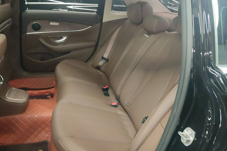 Mercedes-Benz E Class New Energy 2023 car image #17