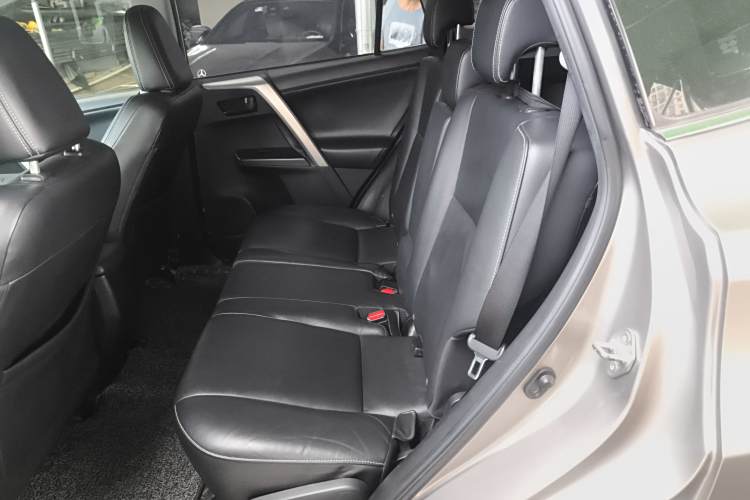 Toyota RAV4 (Imported) 2018 #17 Toyota RAV4 (Imported) 2018 immagine di auto #17