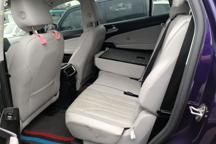 Volkswagen ID.6 X 2021 car image #17