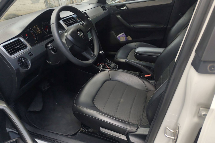 Skoda Rapid Spaceback 2016 car image #17