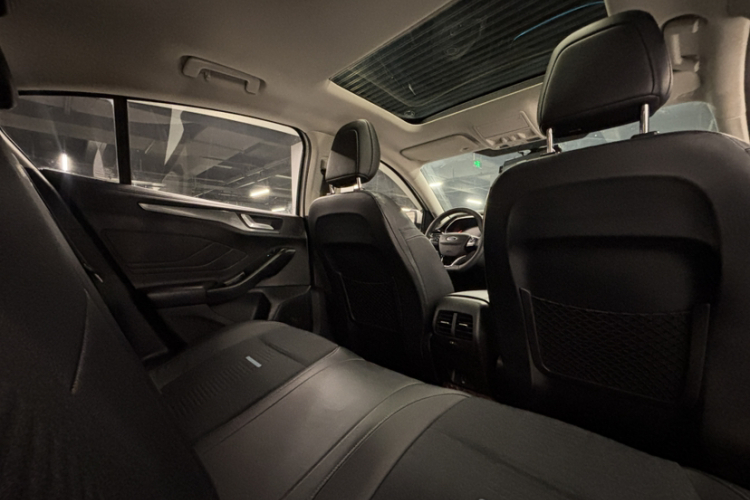 Ford Focus Active 2021 صورة سيارة #17