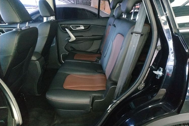 SWM X7 2022 صورة سيارة #17