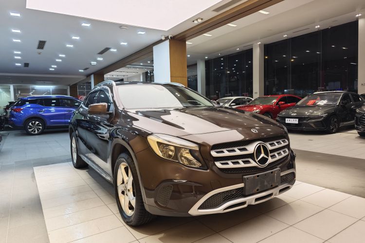 Mercedes-Benz GLA Class 2018 immagine di auto #17