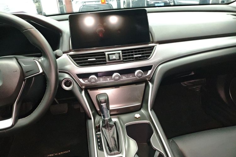 BYD F3R 2021 car image #17