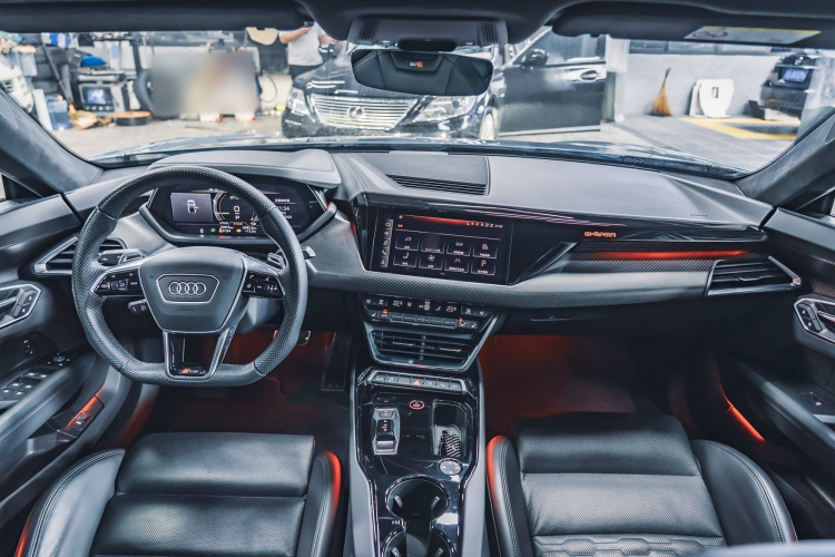 Audi RS e-tron GT 2023 car image #17