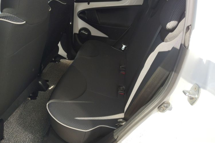 BYD e1 2021 car image #17