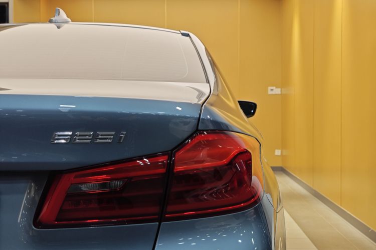 BMW 5 Series (Imported) 2020 #17 BMW 5 Series (Imported) 2020 car image #17