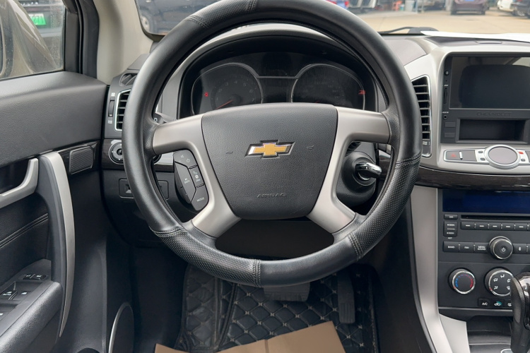 Chevrolet Captiva (Imported) 2016 car image #17