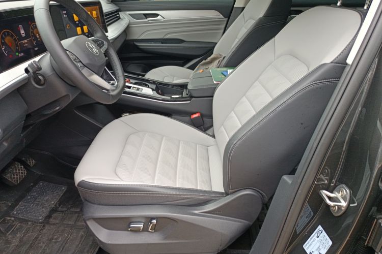 Volkswagen Tavendor 2024 car image #17