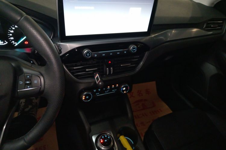 Ford Focus Active 2020 صورة سيارة #17