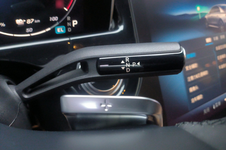 Mercedes-Benz E Class New Energy 2024 car image #17