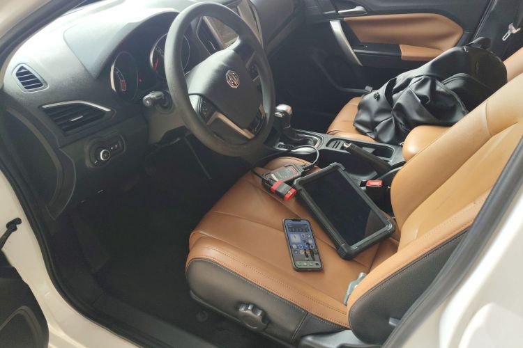 MG GT 2017 car image #17